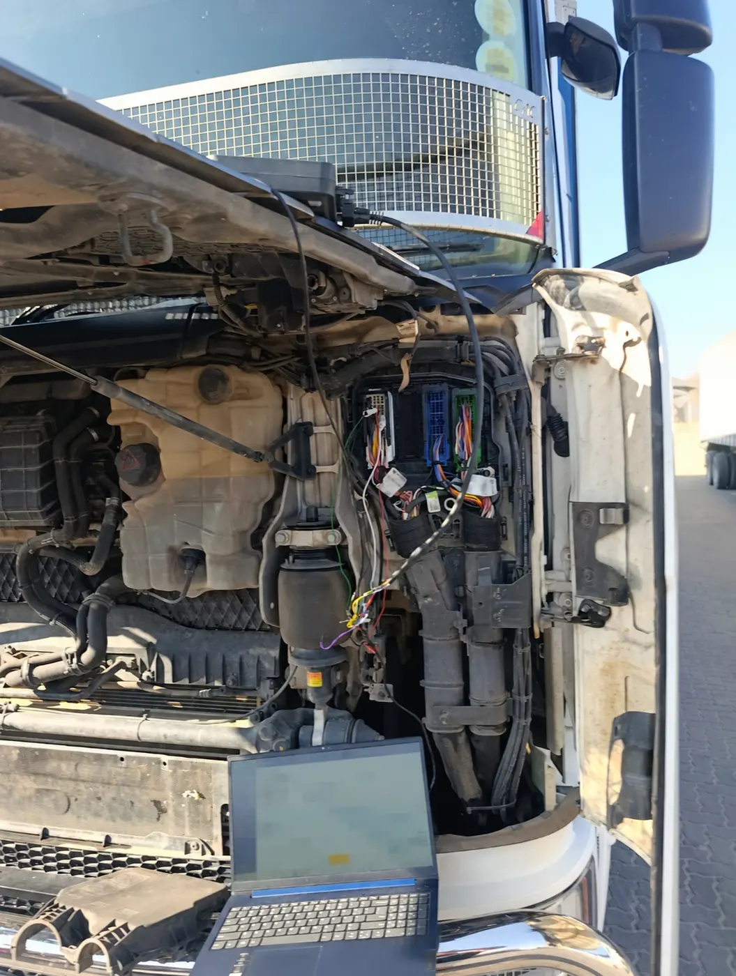 Truck ECU and SCR diagnostics during AdBlue removal